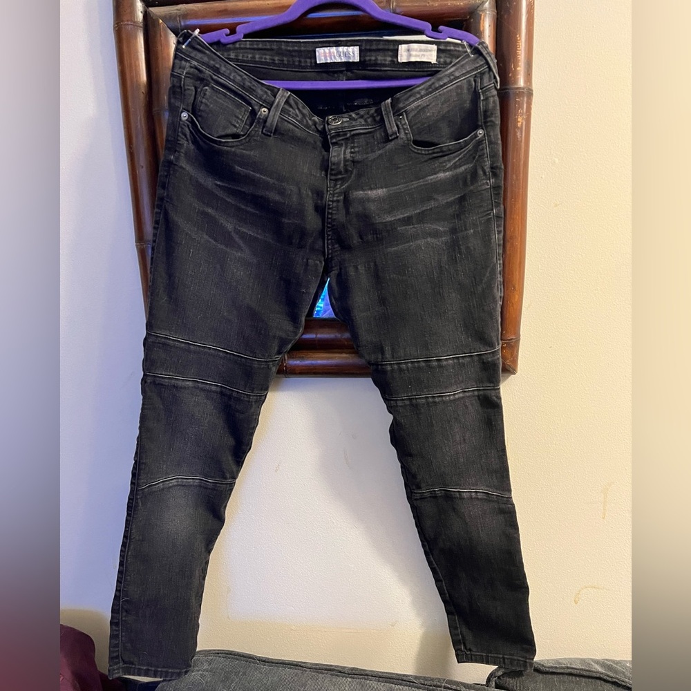 GUESS Men's Dark Gray Jeans